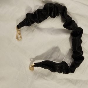 Hammit black ruched leather strap